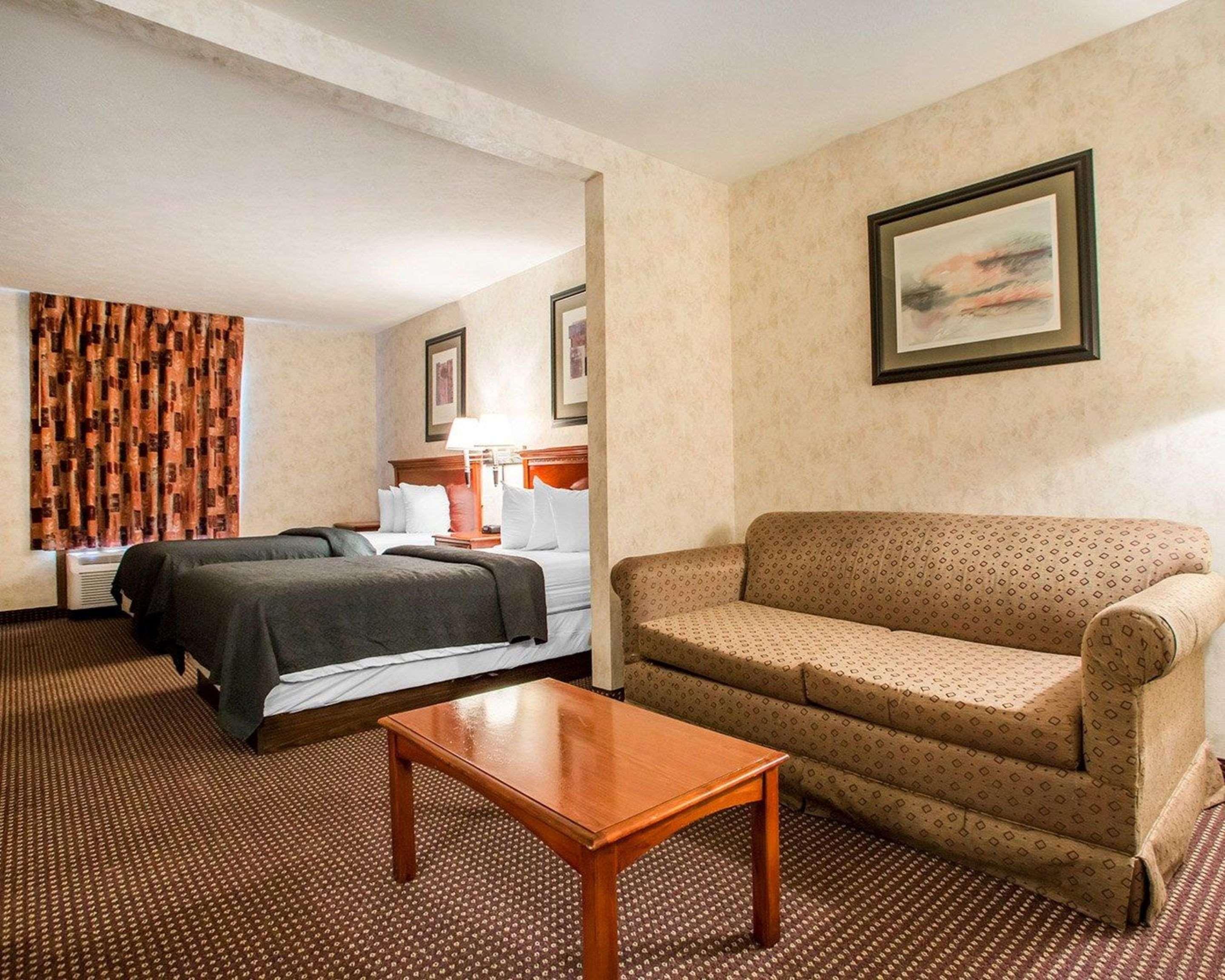 Quality Inn & Suites South-Obetz Bagian luar foto