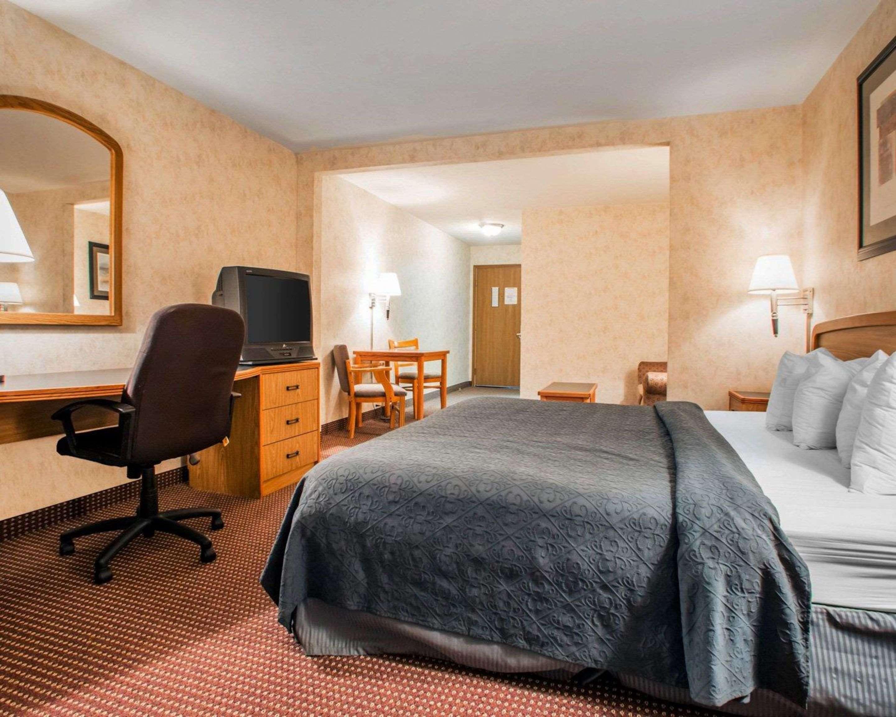 Quality Inn & Suites South-Obetz Bagian luar foto