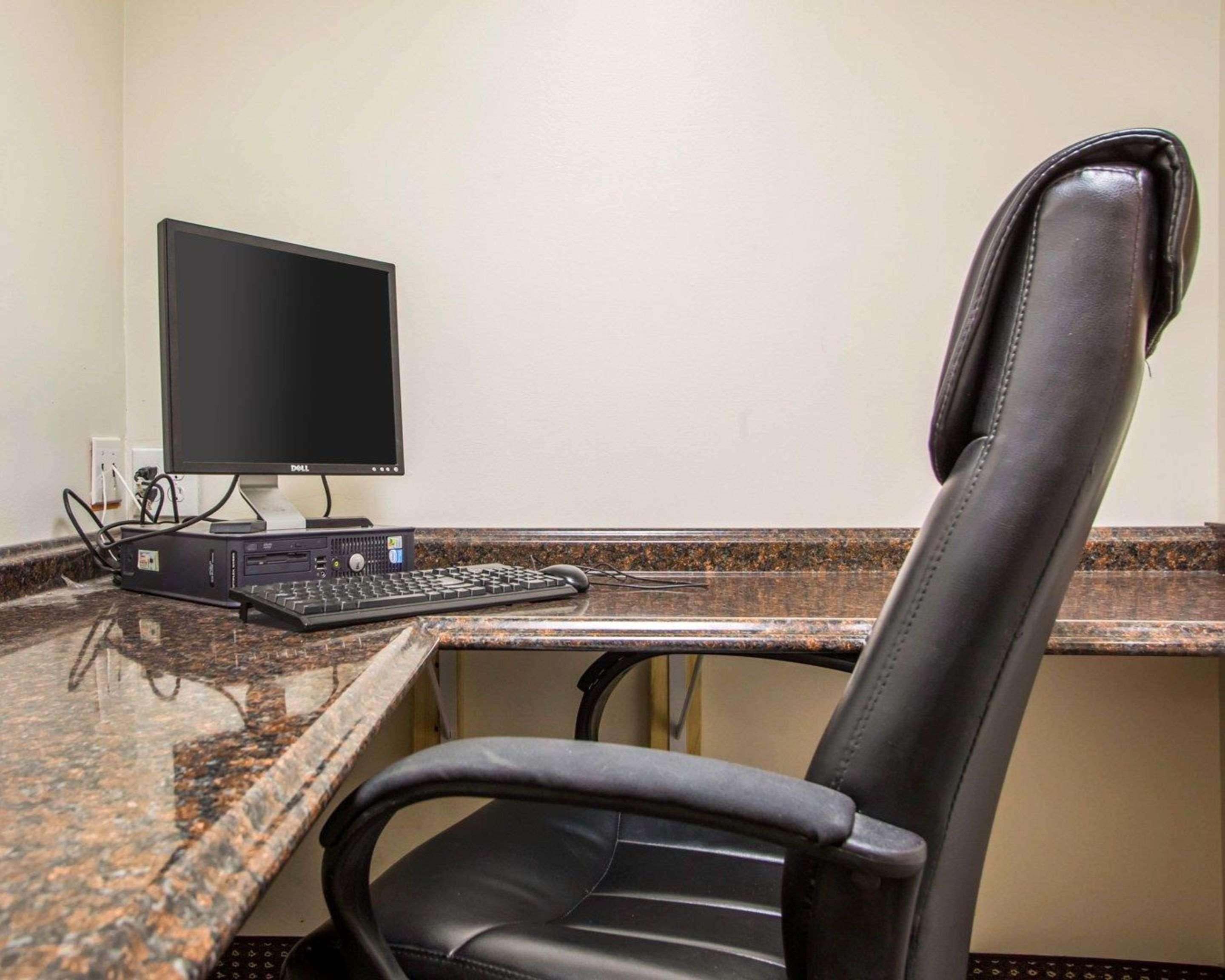 Quality Inn & Suites South-Obetz Bagian luar foto