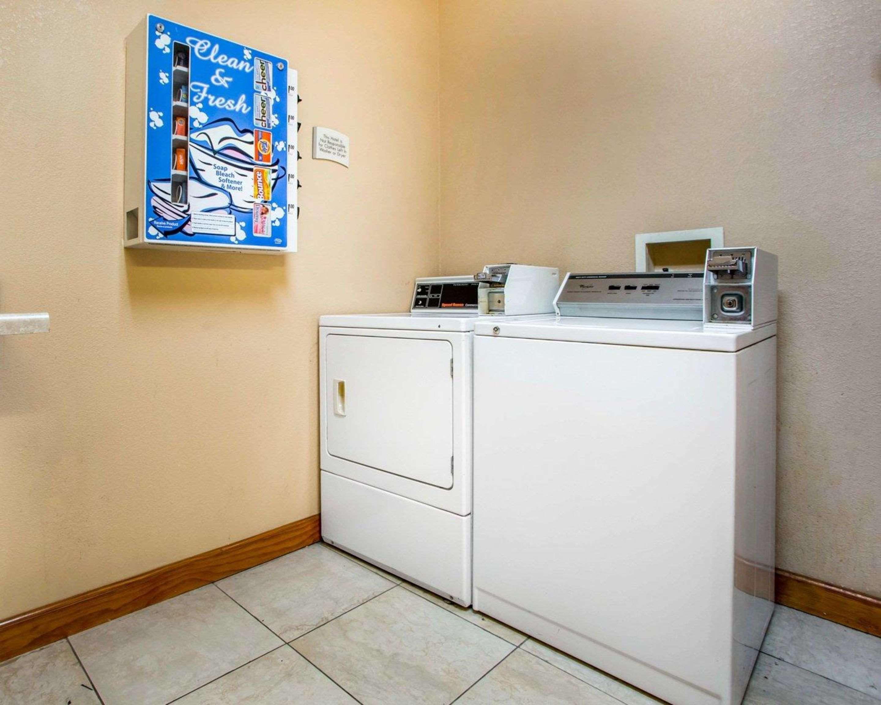Quality Inn & Suites South-Obetz Bagian luar foto