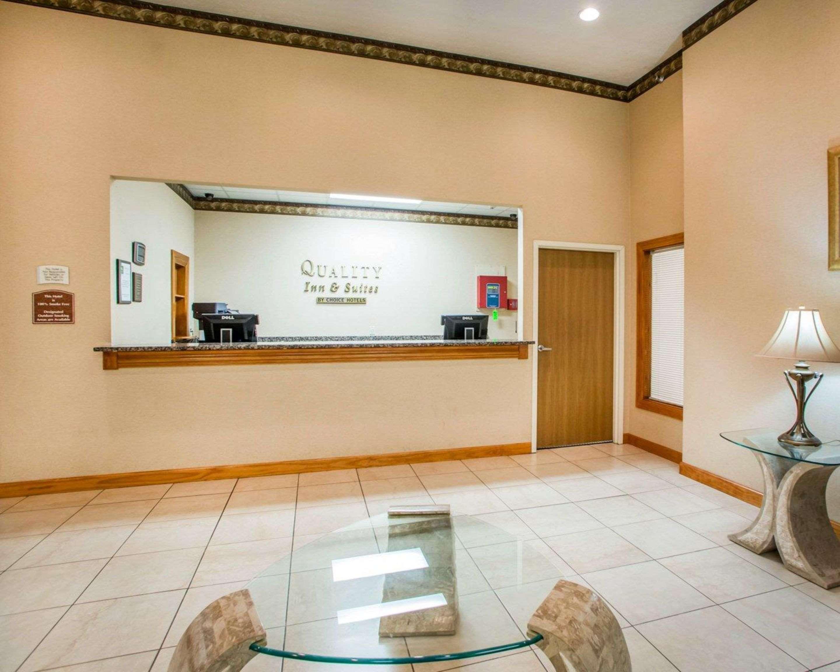 Quality Inn & Suites South-Obetz Bagian luar foto
