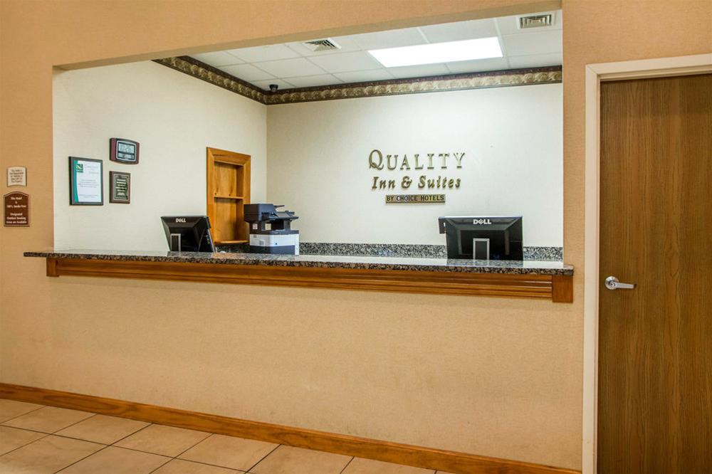 Quality Inn & Suites South-Obetz Bagian luar foto