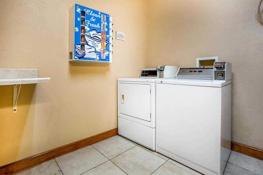 Quality Inn & Suites South-Obetz Bagian luar foto