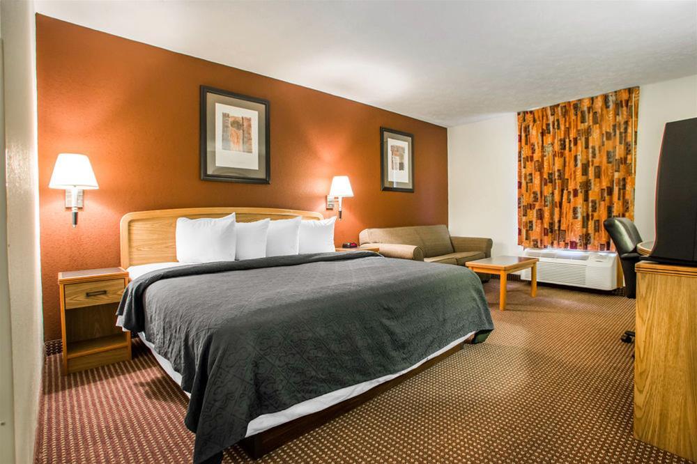 Quality Inn & Suites South-Obetz Bagian luar foto