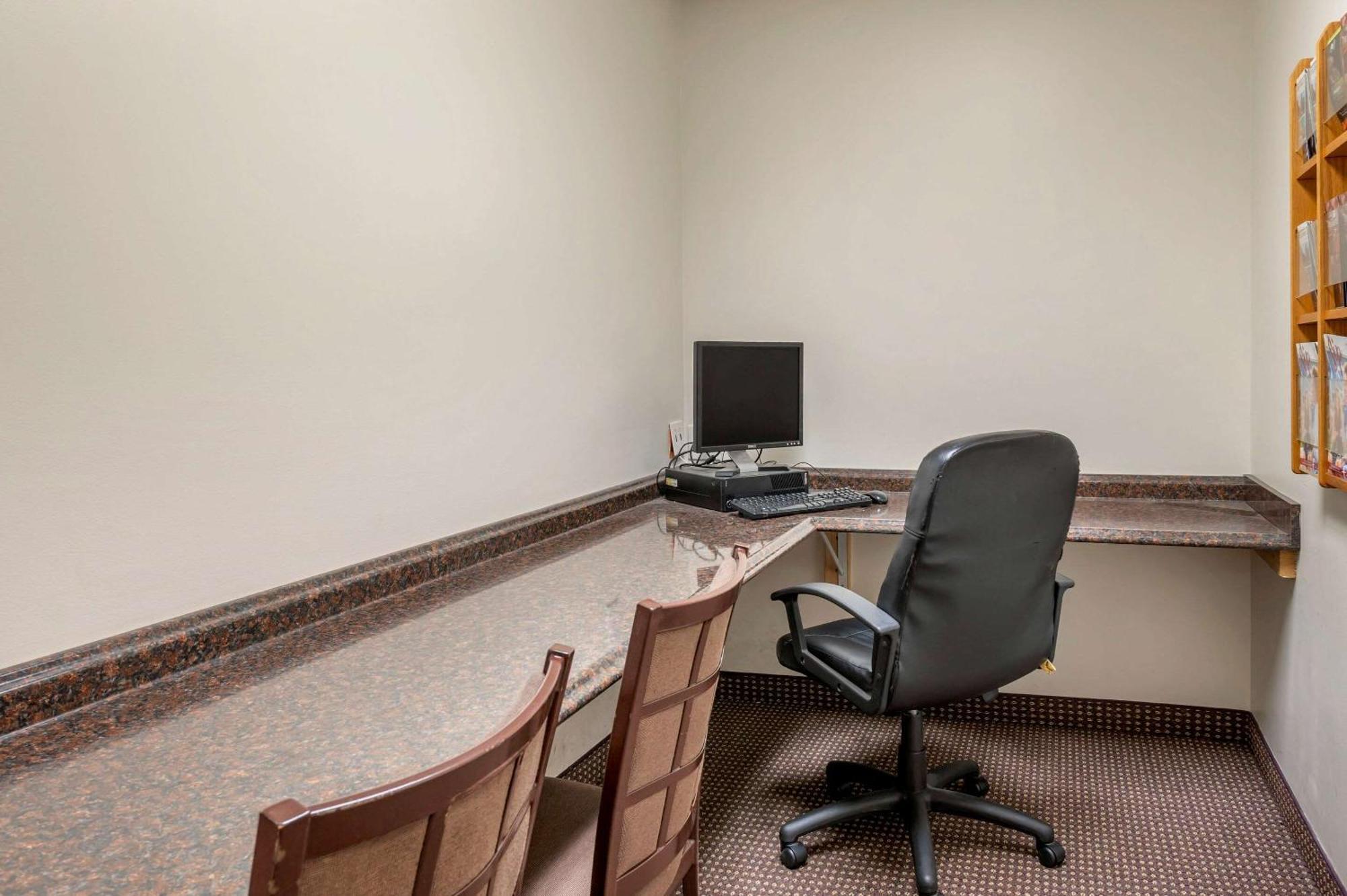 Quality Inn & Suites South-Obetz Bagian luar foto