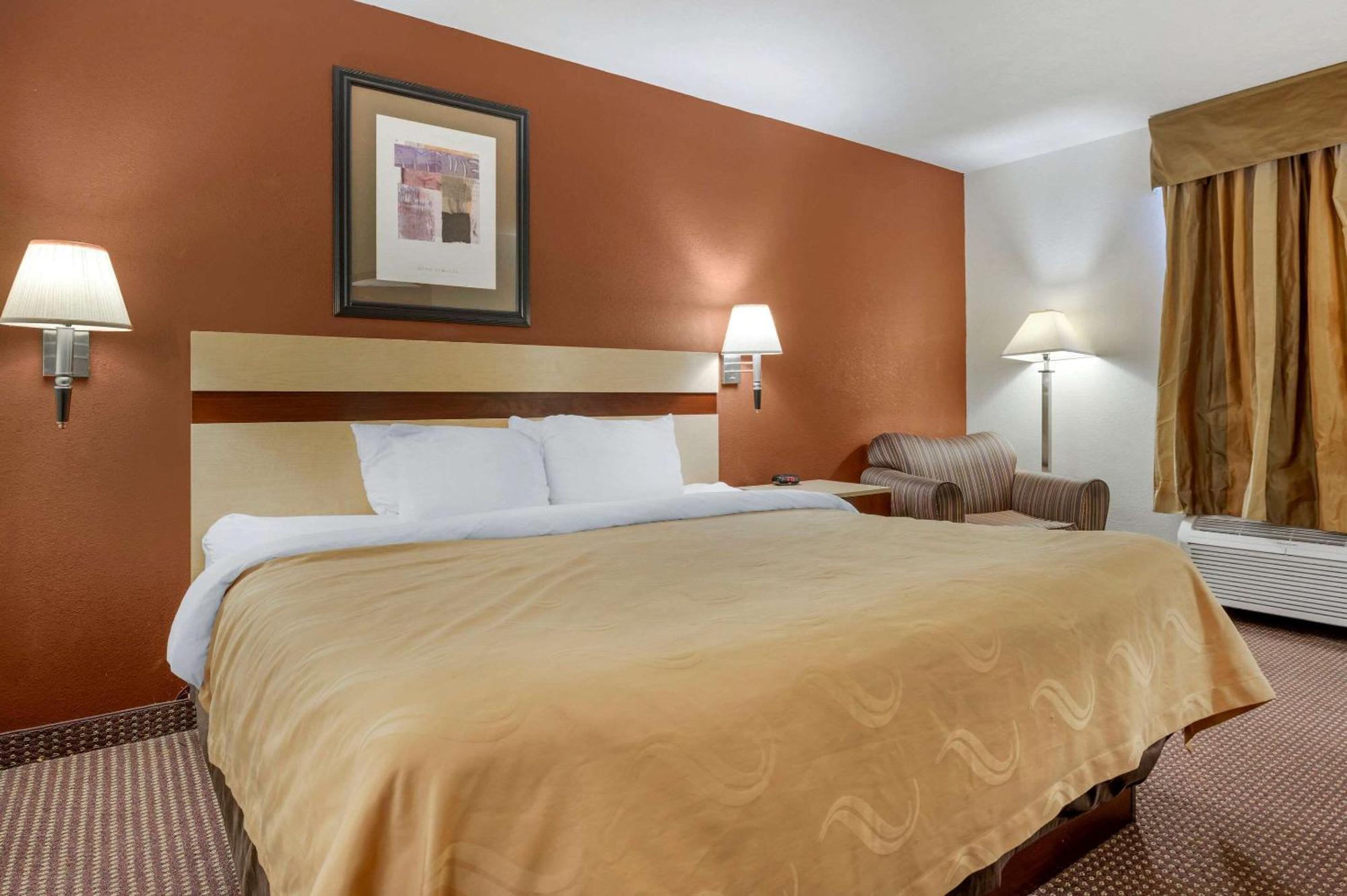 Quality Inn & Suites South-Obetz Bagian luar foto