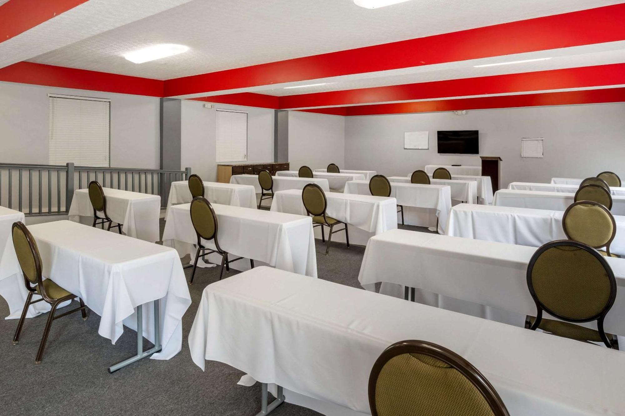 Quality Inn & Suites South-Obetz Bagian luar foto
