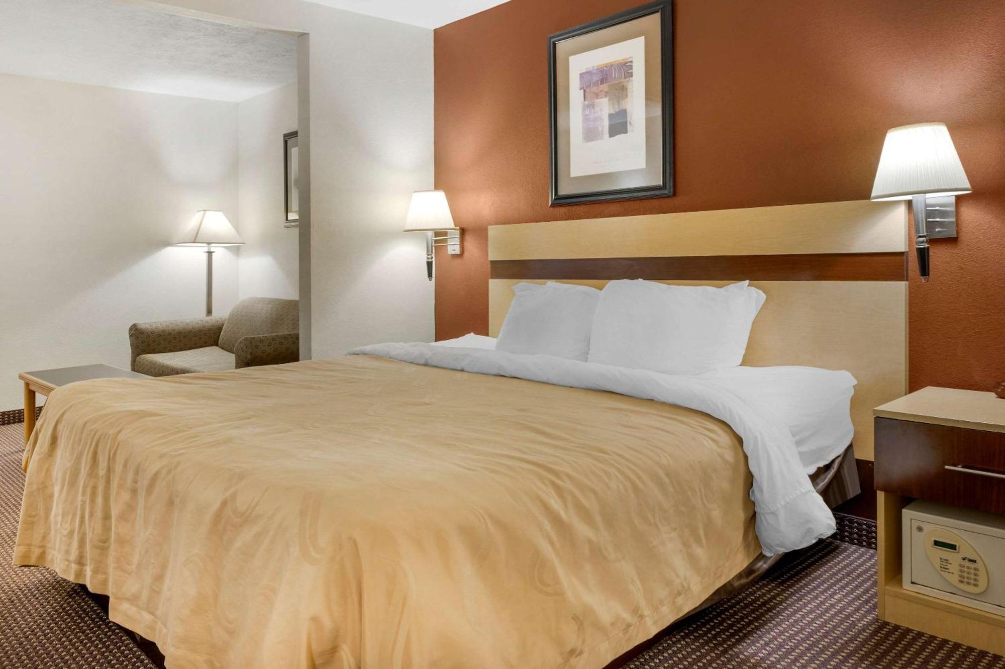 Quality Inn & Suites South-Obetz Bagian luar foto