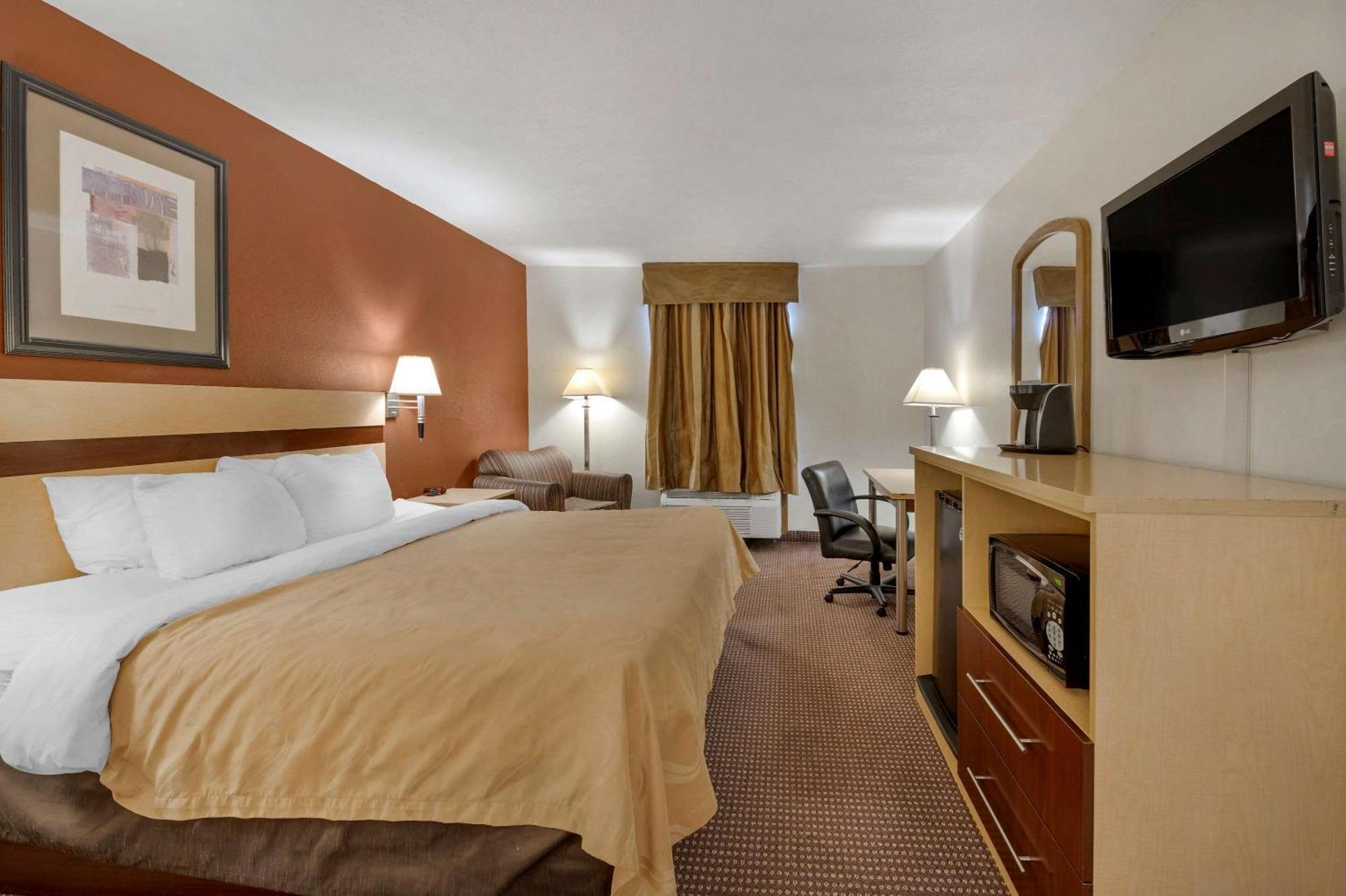 Quality Inn & Suites South-Obetz Bagian luar foto