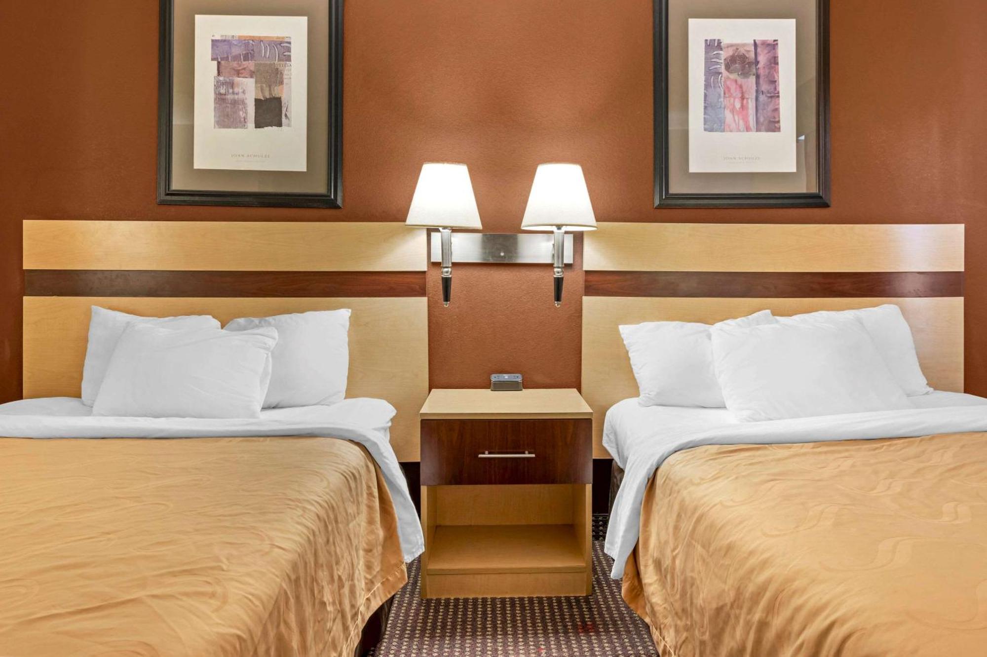 Quality Inn & Suites South-Obetz Bagian luar foto