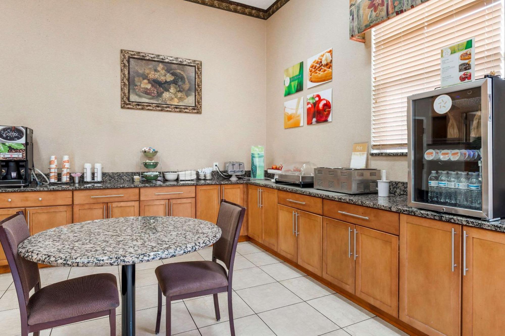 Quality Inn & Suites South-Obetz Bagian luar foto