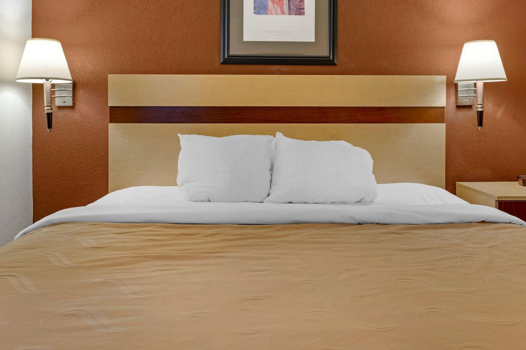 Quality Inn & Suites South-Obetz Bagian luar foto