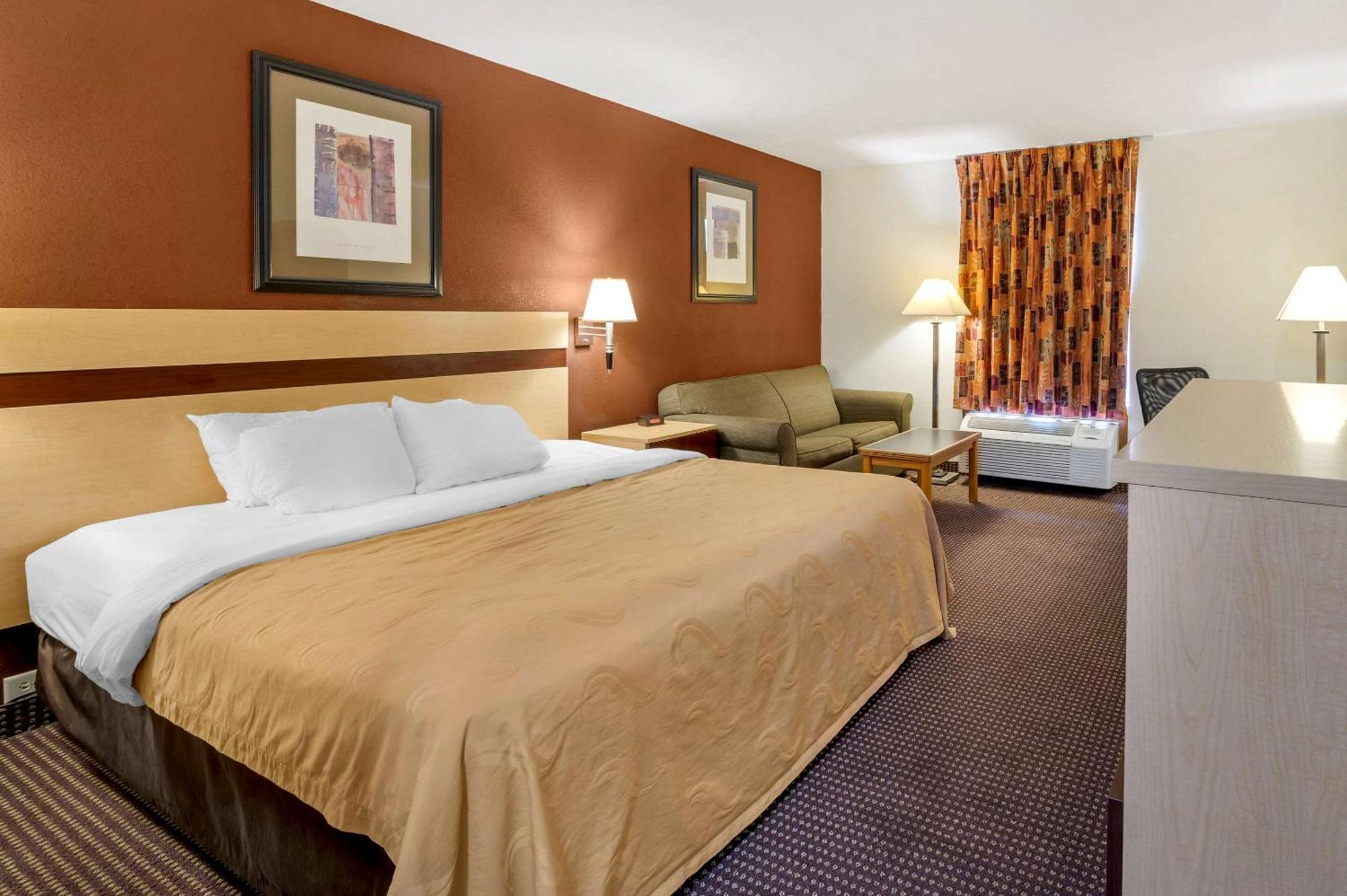 Quality Inn & Suites South-Obetz Bagian luar foto