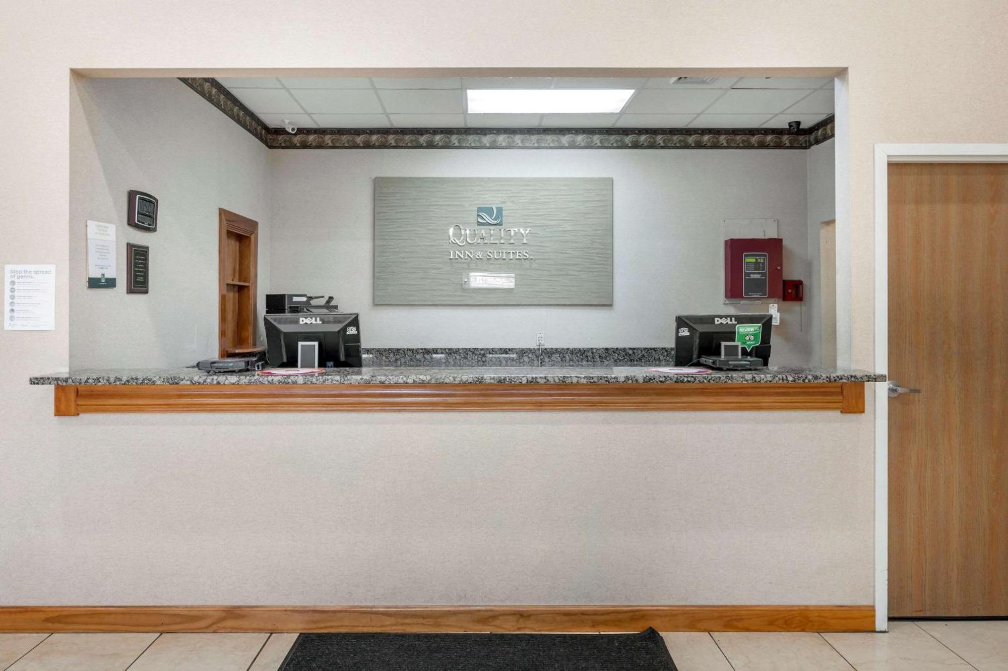 Quality Inn & Suites South-Obetz Bagian luar foto