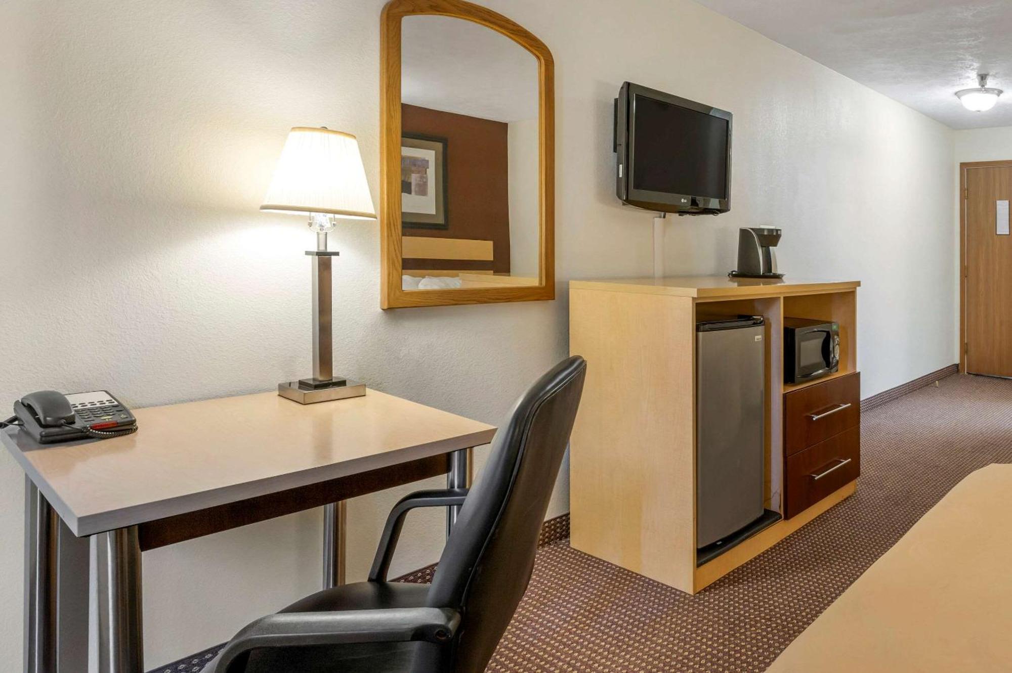 Quality Inn & Suites South-Obetz Bagian luar foto