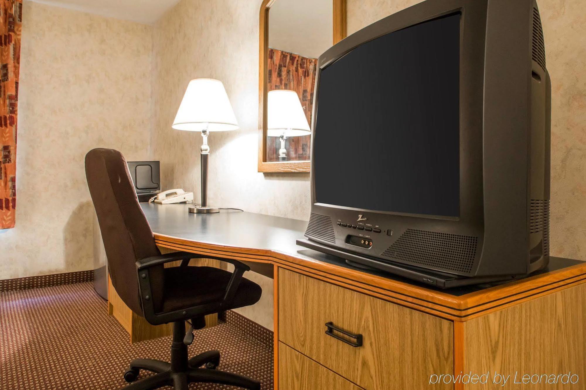 Quality Inn & Suites South-Obetz Bagian luar foto