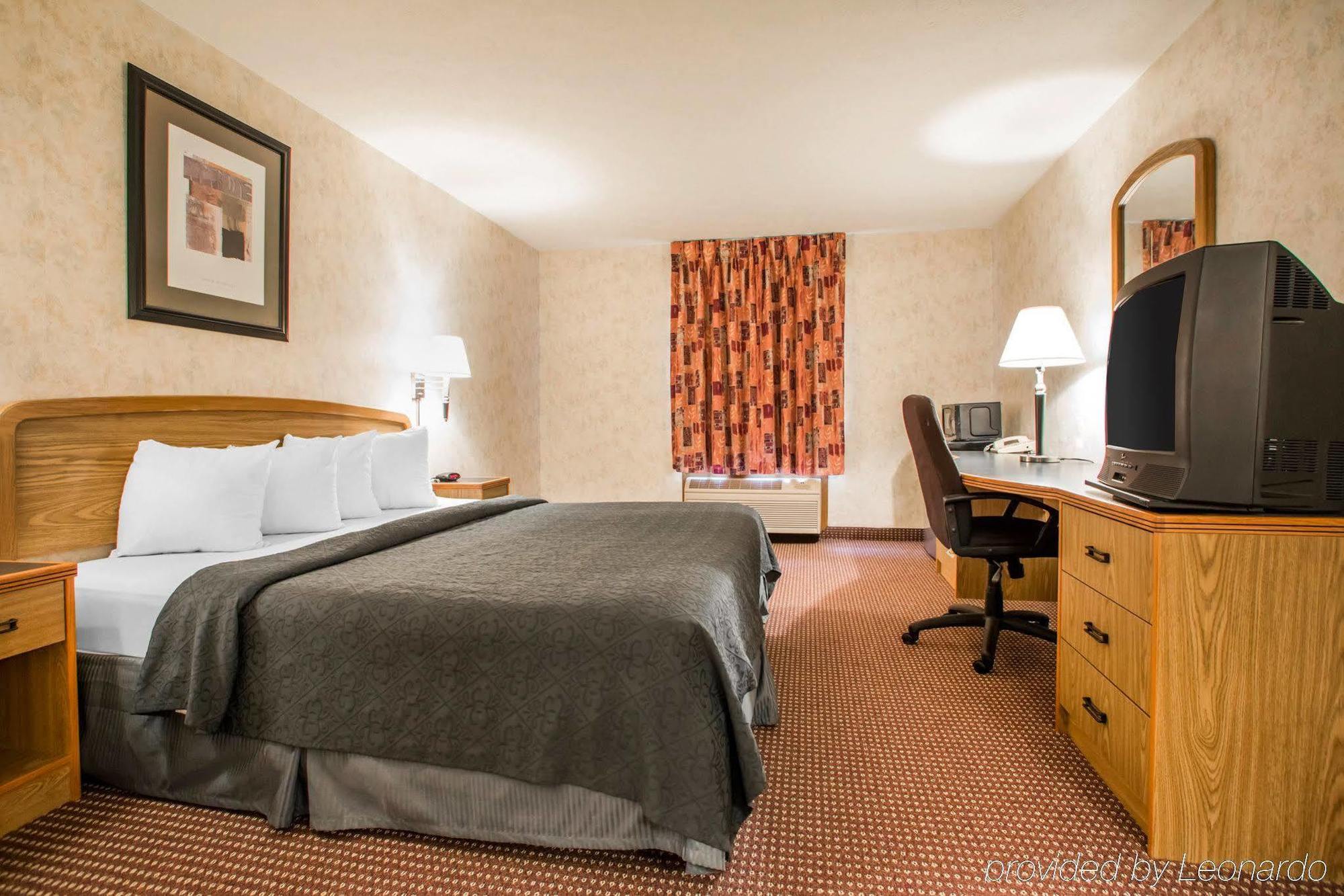 Quality Inn & Suites South-Obetz Bagian luar foto