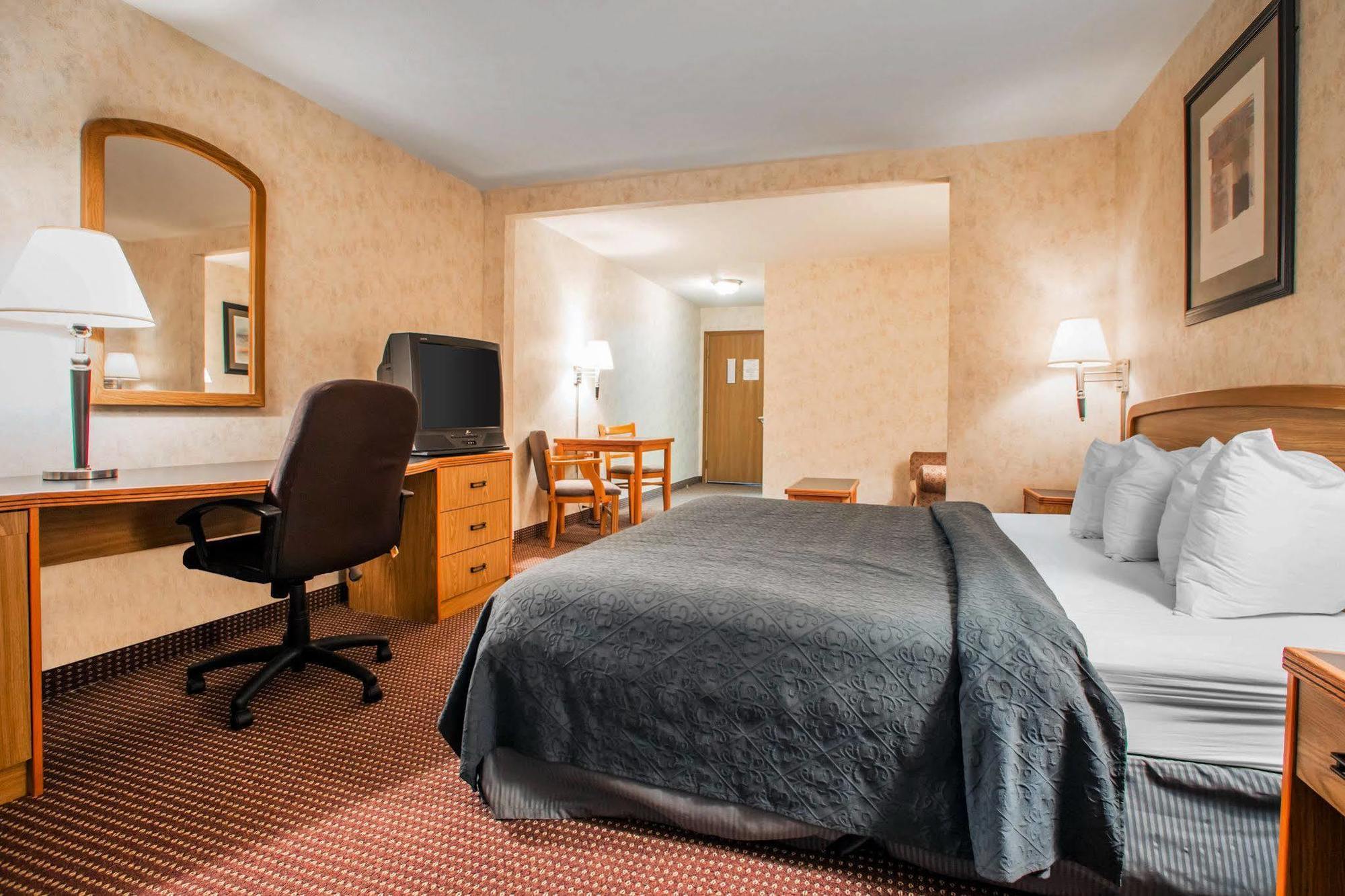 Quality Inn & Suites South-Obetz Bagian luar foto